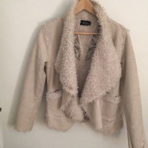 Biya jacket can be reversed